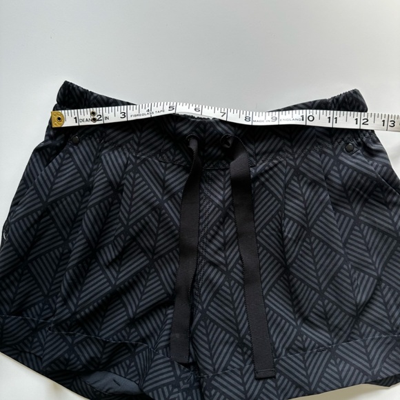 Lululemon Spring Break Away Shorts - 4 - Picture 6 of 9